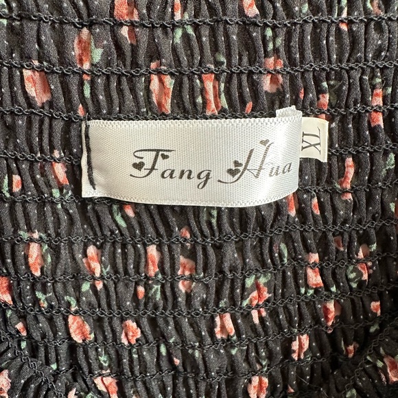 Flirty floral sheer flowy top with cinching at the wrist for a flare- XL - Picture 3 of 5